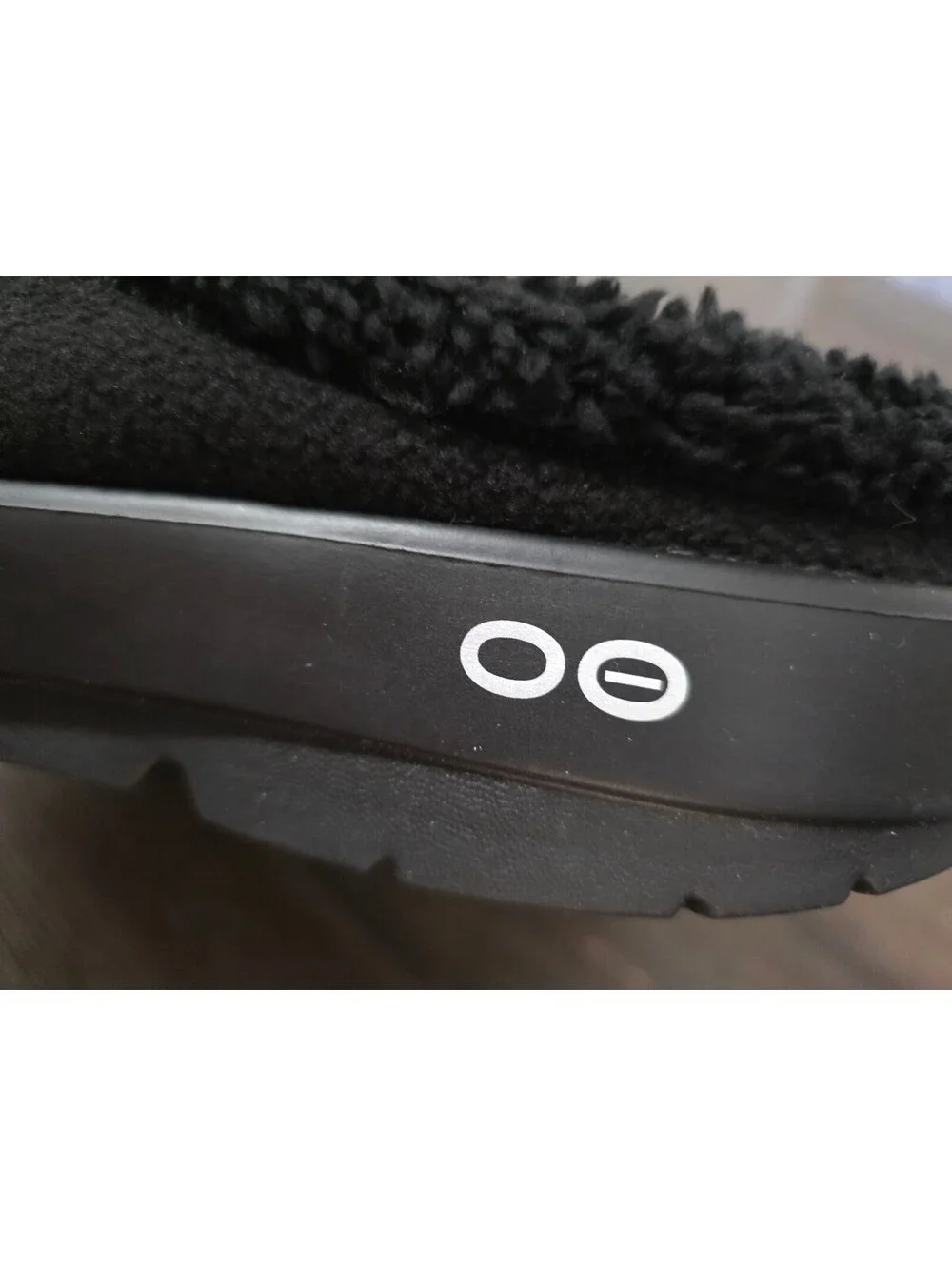 Oofos Oocoozie Black Cozy Slip-On Mule with Green Insoles Size M12/EU 45 NWOT